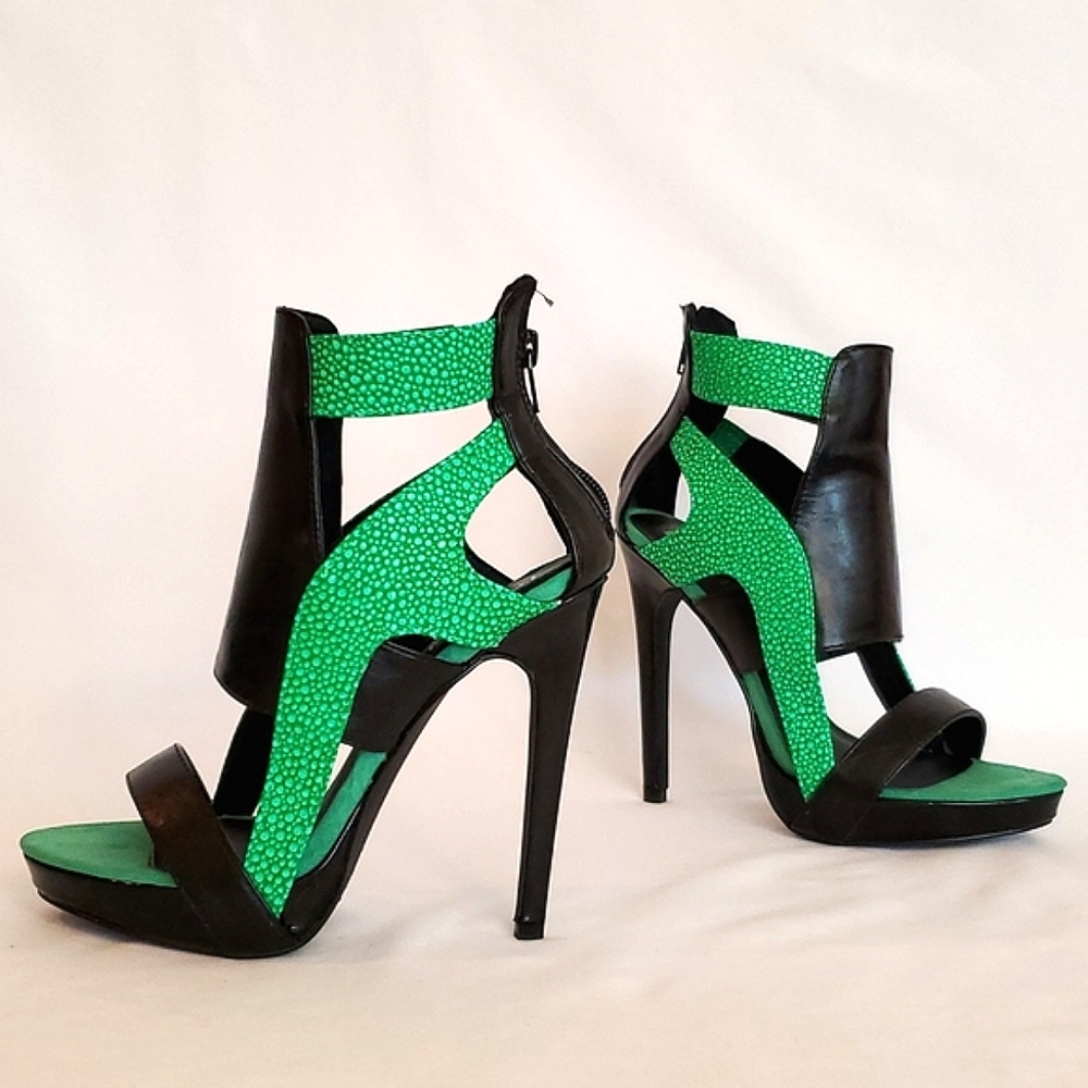 Shoedazzle | Camele Green/Black heels